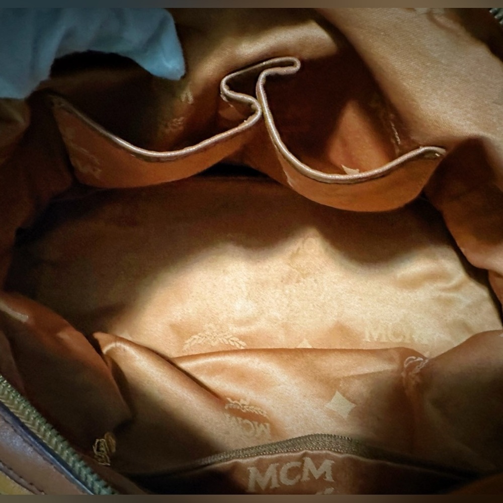 Authentic Vintage MCM shoulder bag soft Tan Leather Satchel with Gold Accents - Picture 10 of 17